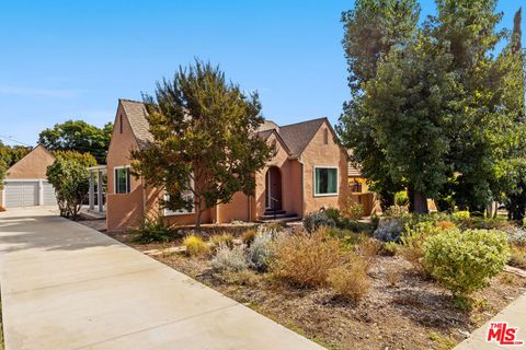 Photo of 1418 Cleveland Road, Glendale, CA 91202 (MLS # 25605989)