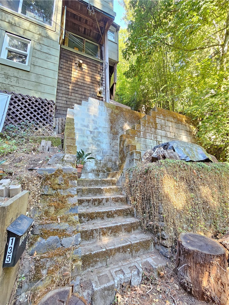 135 Redwood Avenue
