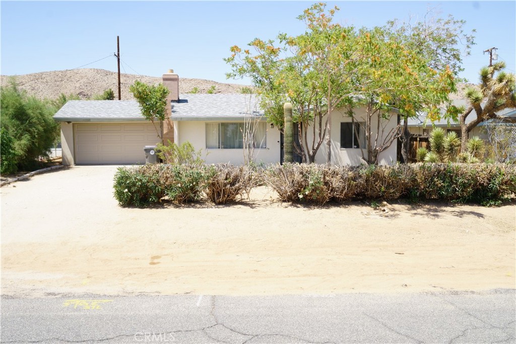61740 Oleander Drive