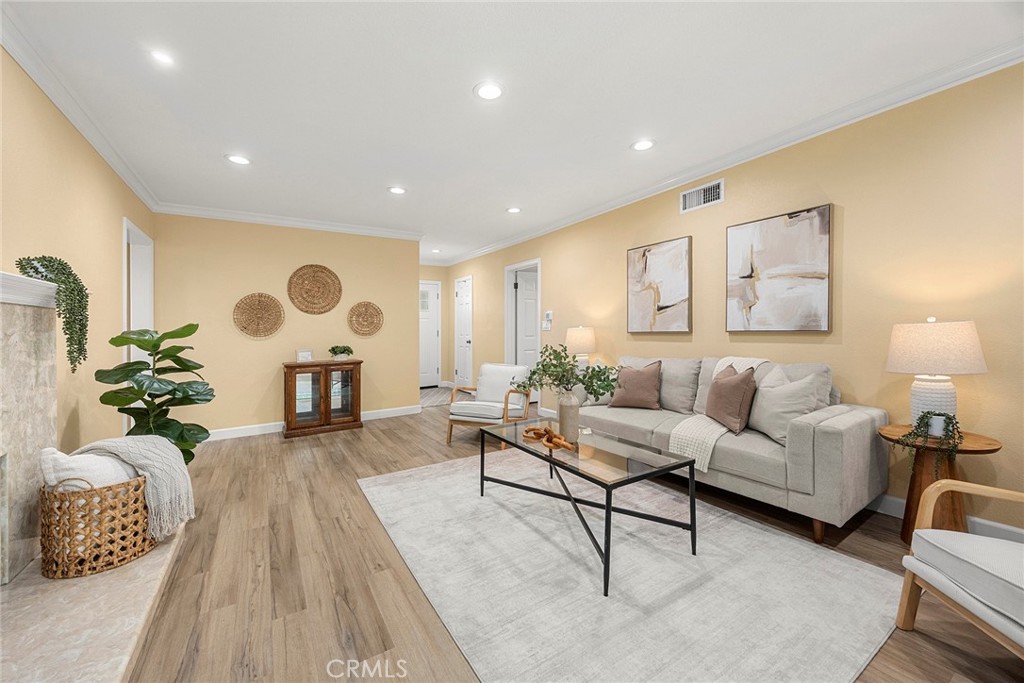 415 W Acacia