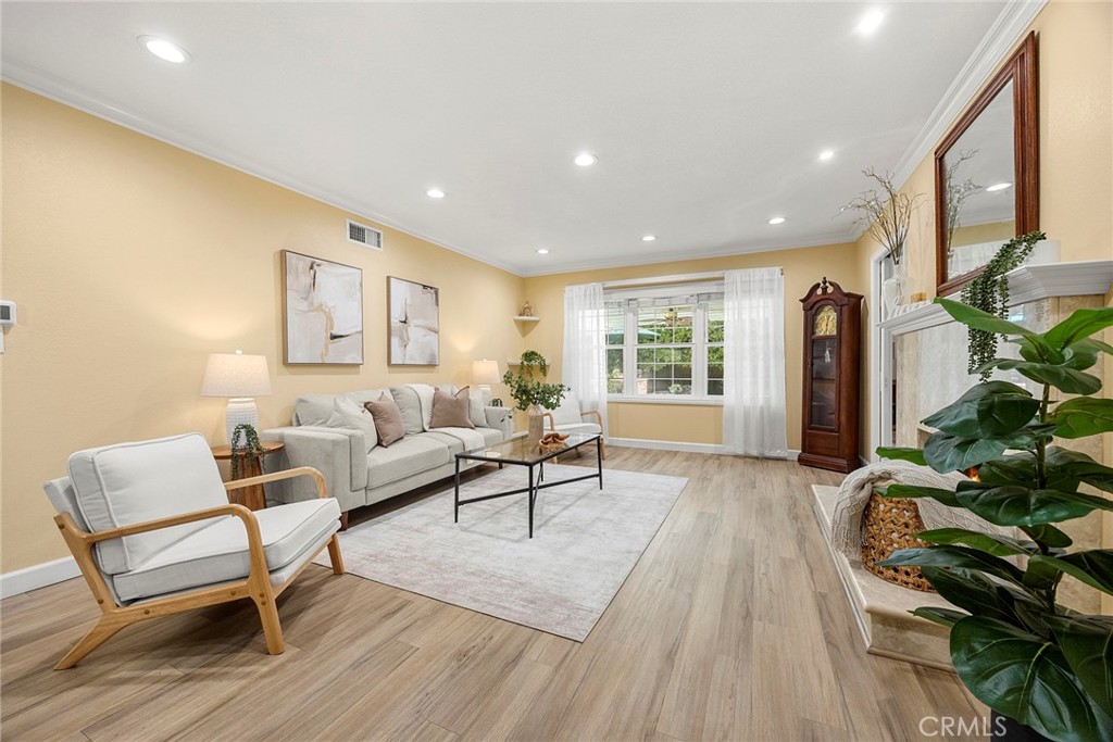 415 W Acacia