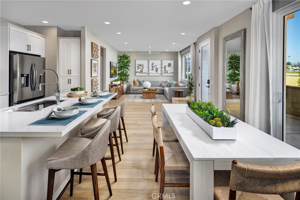 3990 E. OAKWOOD AVE.