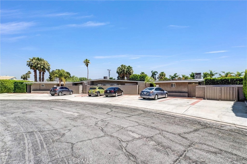 2200 E Sahara Road