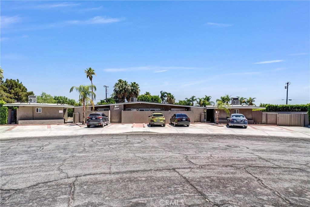 2200 E Sahara Road