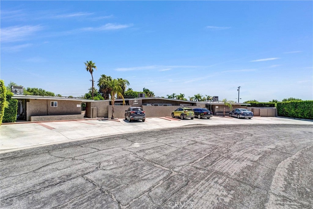 2200 E Sahara Road