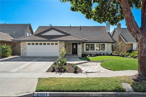 Photo of 21891 Starfire LN, Huntington Beach, CA 92646 (MLS # OC26190886)