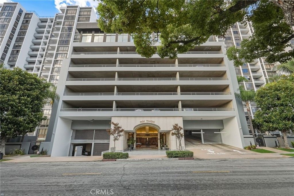 Photo of 345 Pioneer Drive #501, Glendale, CA 91203 (MLS # SR25245436)