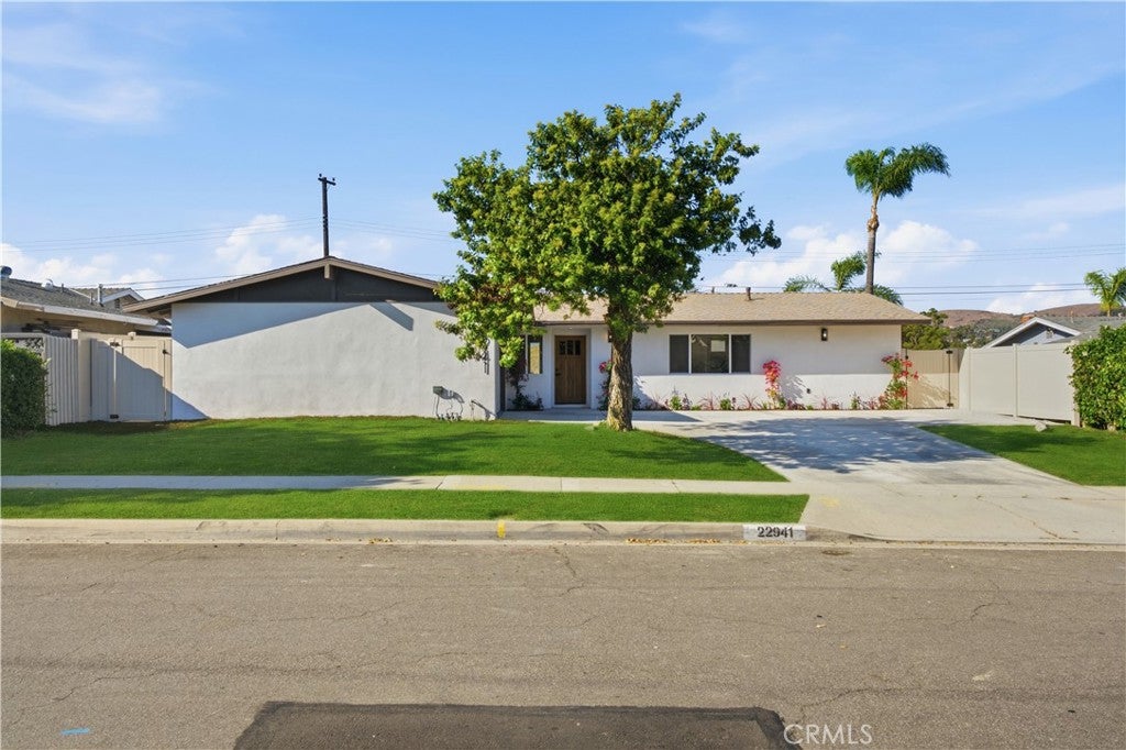 22941 Dry Creek
