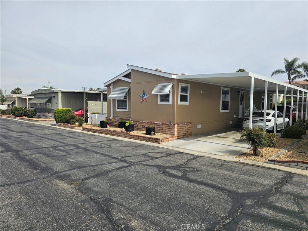 2205 W Acacia Avenue 16