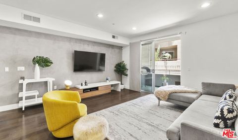 Photo of 1411 N Detroit Street #205, Los Angeles, CA 90046 (MLS # 25604041) Photo of 1411 N Detroit Street #205, Los Angeles, CA 90046 (MLS # 25604041)