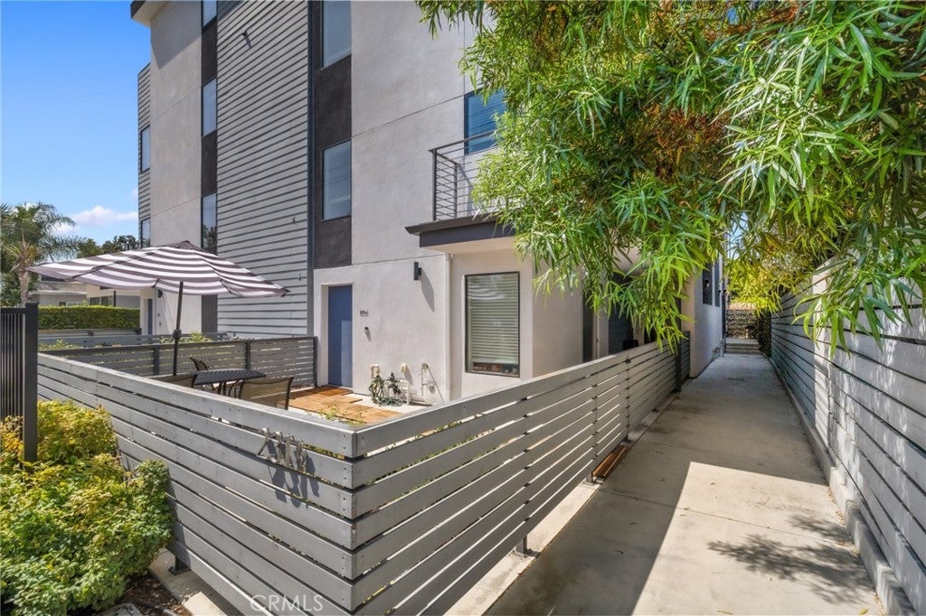 233 N Burlington Avenue