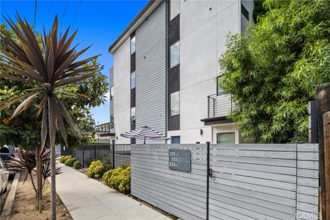 Photo of 233 N Burlington Avenue, Echo Park, CA 90026 (MLS # AR26206230)