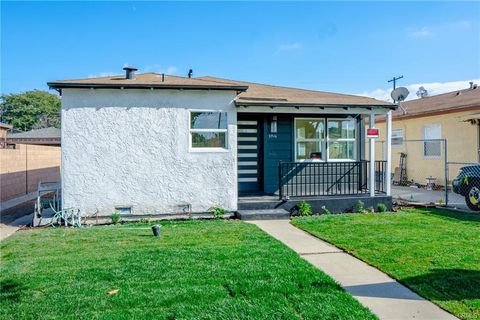 Photo of 5916 Walnut Avenue, Long Beach, CA 90805 (MLS # IV25186113)