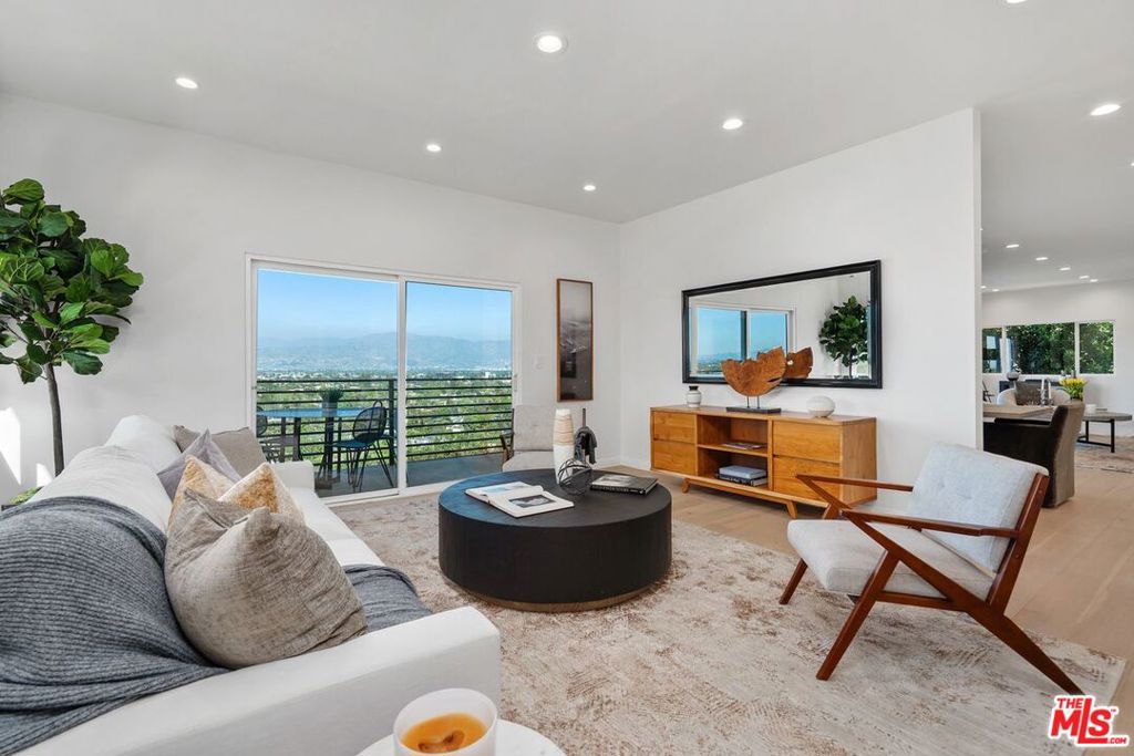 11725 Laurelwood Drive