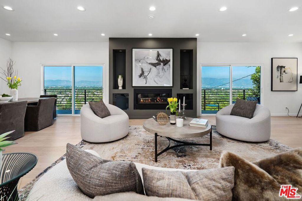 Photo of 11725 Laurelwood Drive, Studio City, CA 91604 (MLS # 26670537)