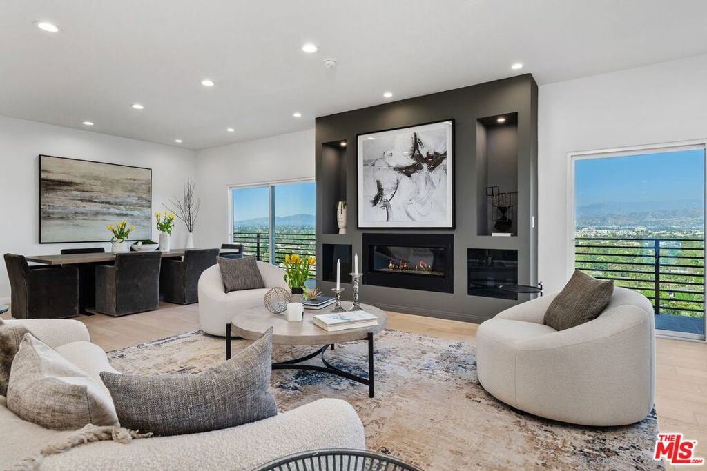 Photo of 11725 Laurelwood Drive, Studio City, CA 91604 (MLS # 26670537)