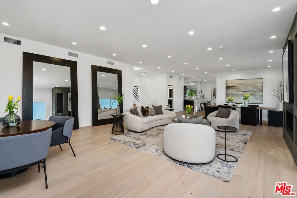 11725 Laurelwood Drive