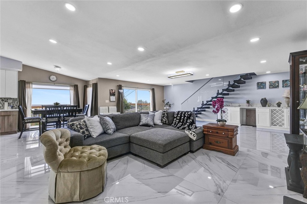 1131 Ridgeside Drive