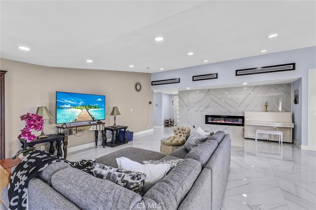 1131 Ridgeside Drive