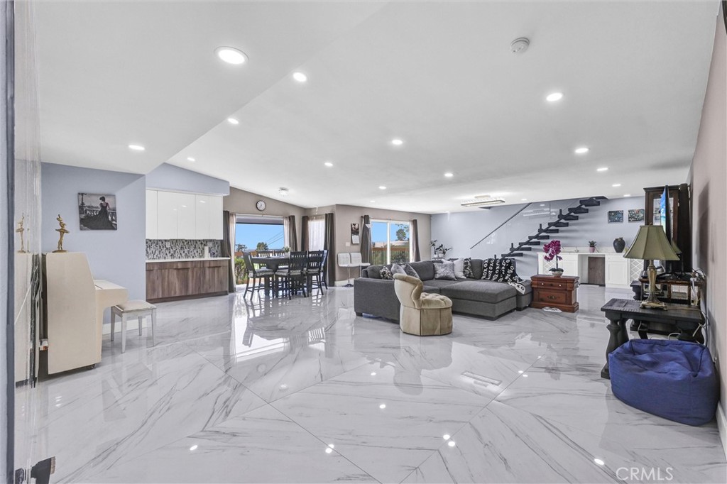 1131 Ridgeside Drive