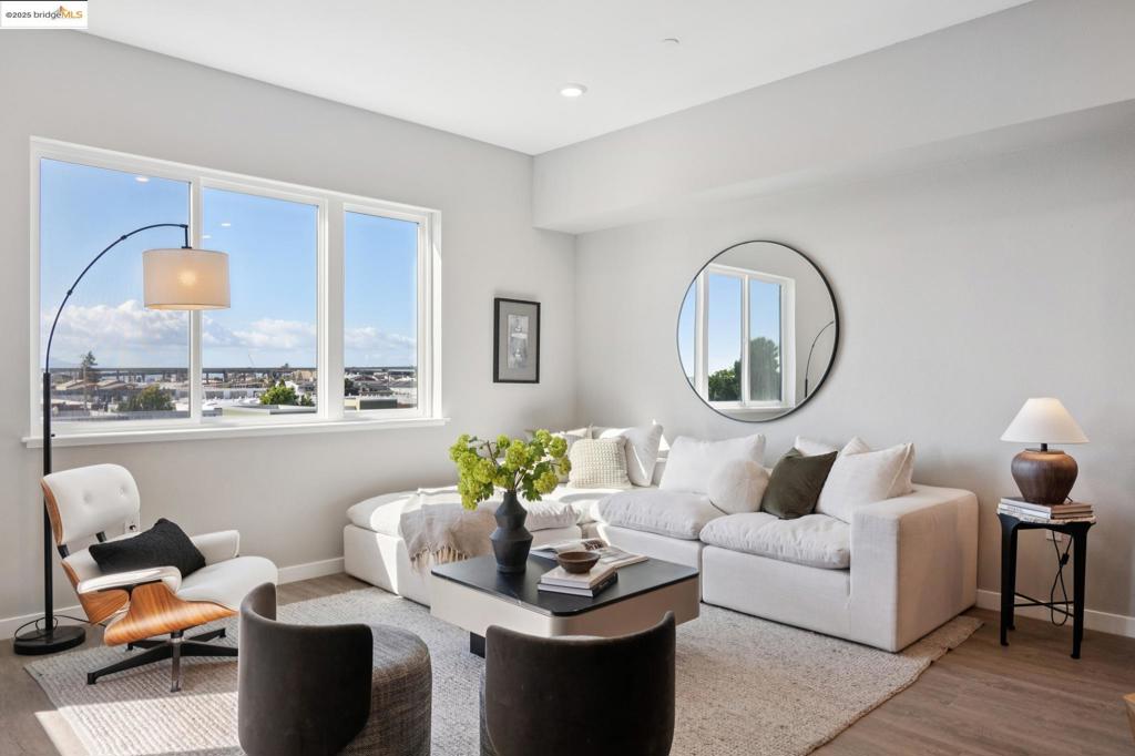 2400 Adeline #403 is a brand new, 1 Bedroom + Den, 1 Bath condominium. Top floor, 10ft ceilings, central heat and air conditioning, stainless kitchen appliances solid surface countertops. Enjoy views from averywindow and from your private balcony. 2400 Adeline is 75% Sold Out so don't miss this one.