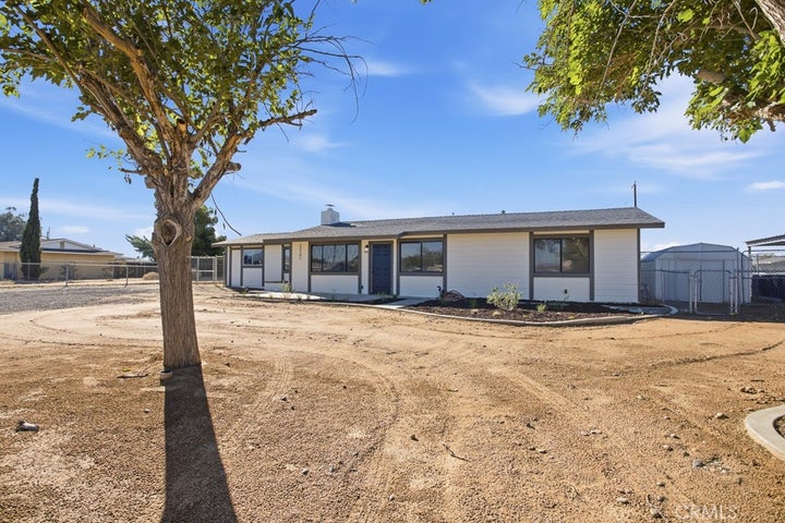Photo 1 of 42 — 22191 Kayenta Road, Apple Valley, CA 92308