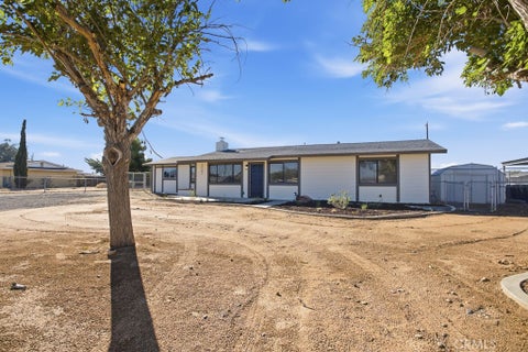 Photo of 22191 Kayenta Road, Apple Valley, CA 92308 (MLS # SR26223029)