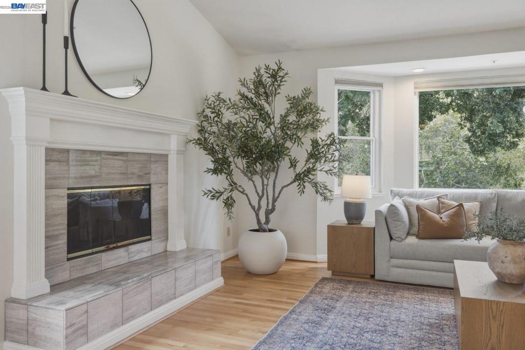 26 Oak Rd RD, Orinda CA 94563
