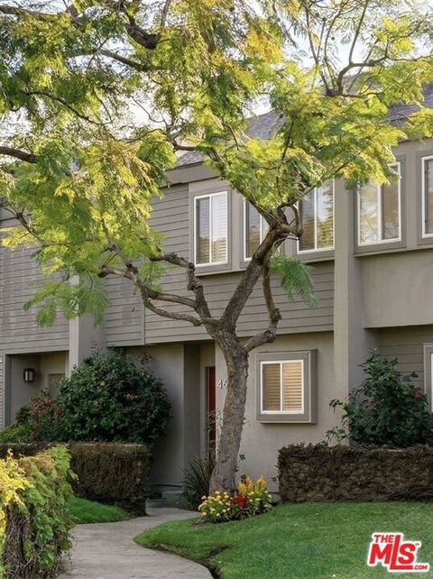 Photo of 46 Village Cir, Santa Monica, CA 90405 (MLS # 26657219)