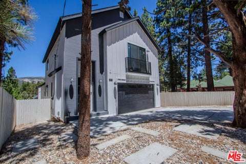 Photo of 225 E Aeroplane Boulevard, Big Bear City, CA 92314 (MLS # 26891191)