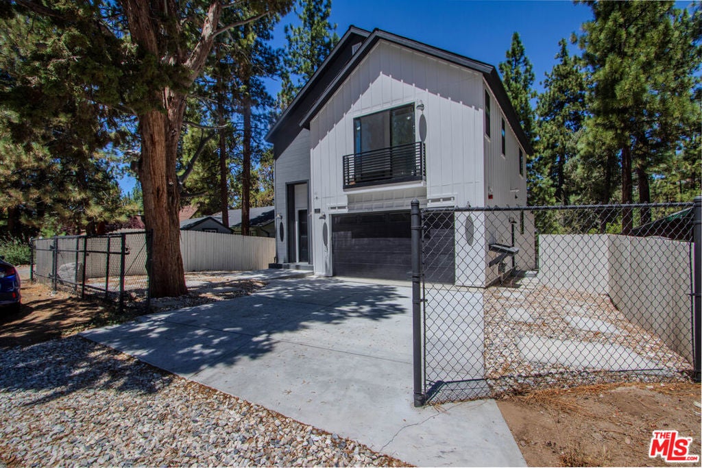 225 E Aeroplane Boulevard