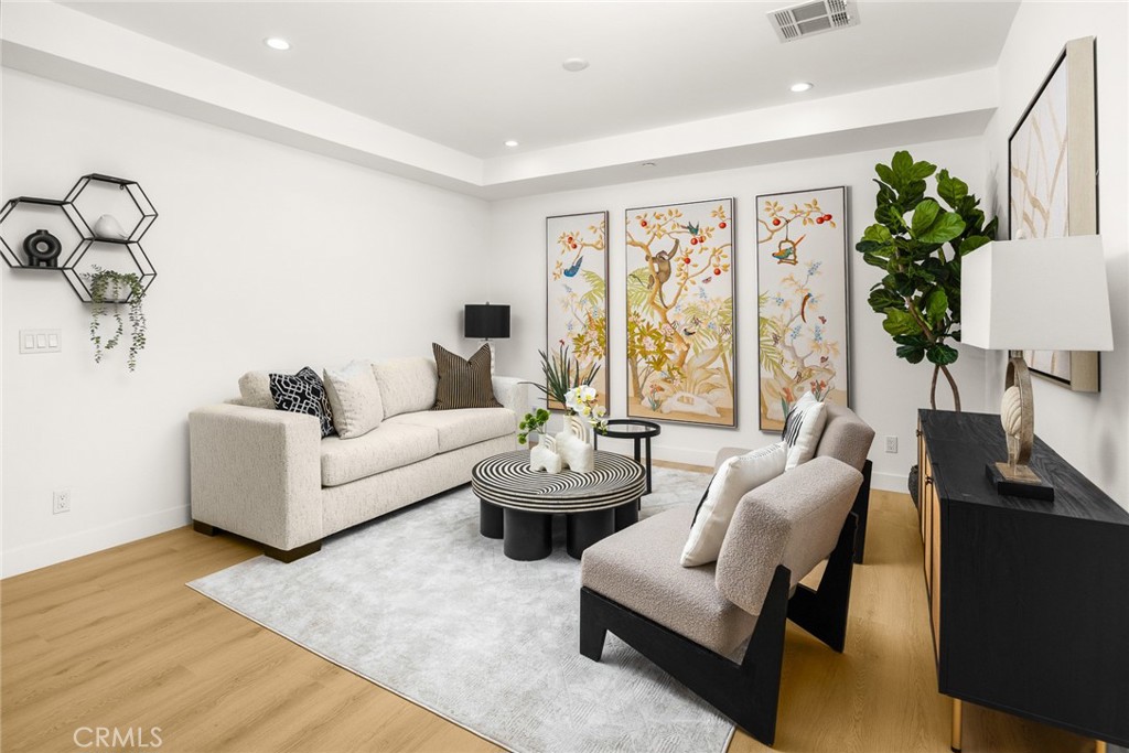 905 sunset Boulevard A