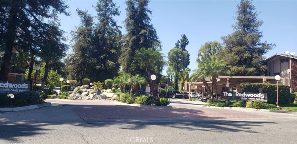 Beautiful loft-style condo available for rent at Redwoods. Nestled in a charming community surrounded by lush landscaping, mature trees, and greenery, this home offers a peaceful retreat while remaining centrally located. Conveniently close to shopping centers, dining, and entertainment, with easy access to the 5, 55, and 22 freeways. Enjoy the quiet and safe atmosphere of this well-maintained community, an ideal place to call home.