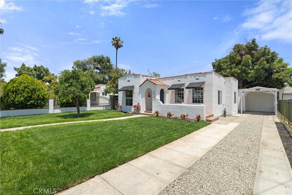 Photo of 6616 Vesper Ave, Van Nuys, CA 91405 (MLS # SR25228718)