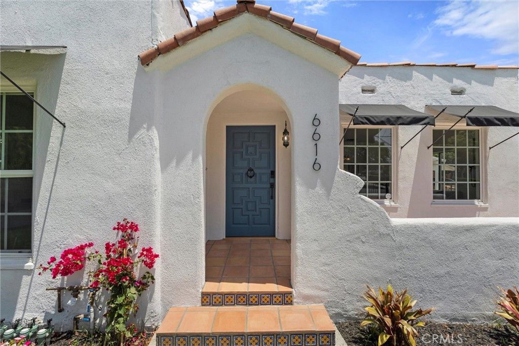 Photo of 6616 Vesper Ave, Van Nuys, CA 91405 (MLS # SR25228718)