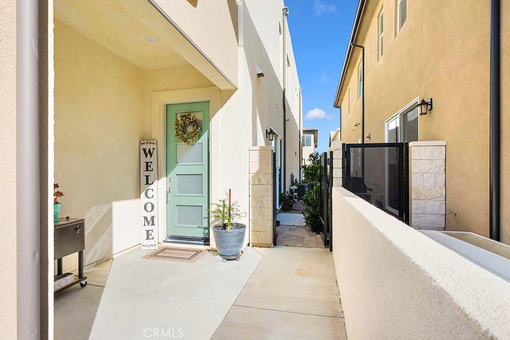 Photo of 27238 Red Willow Court Ct, Valencia, CA 91381 (MLS # SR26010861)