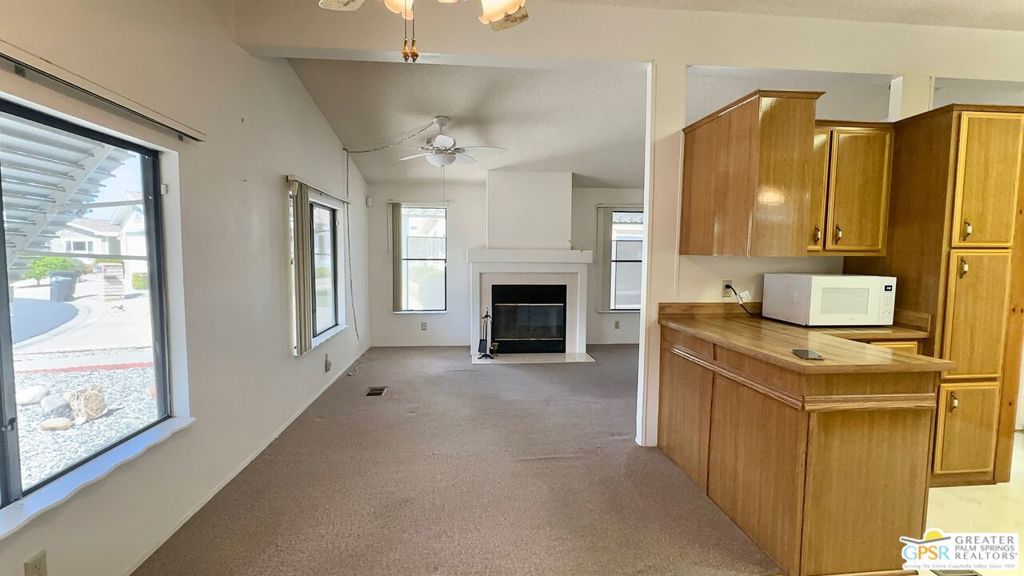 1250 N Kirby Street 34