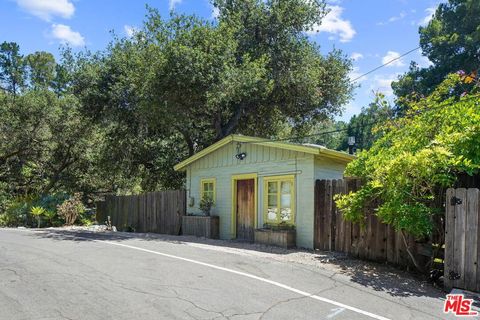 Photo of 21652 Encina Road, Topanga, CA 90290 (MLS # 26850321)