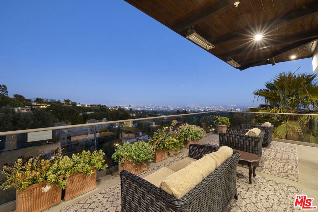 Photo of 1380 Summitridge Place, Beverly Hills, CA 90210 (MLS # 26739843)