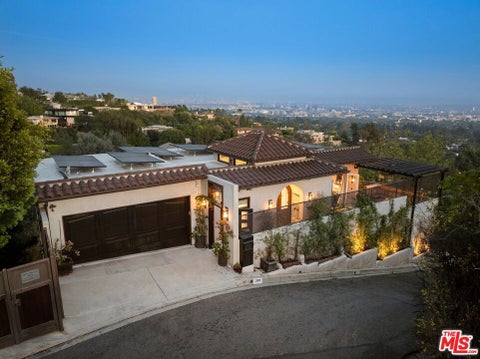 Photo of 1380 Summitridge Place, Beverly Hills, CA 90210 (MLS # 26739843)