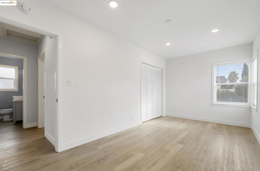 OAKLAND - Residential