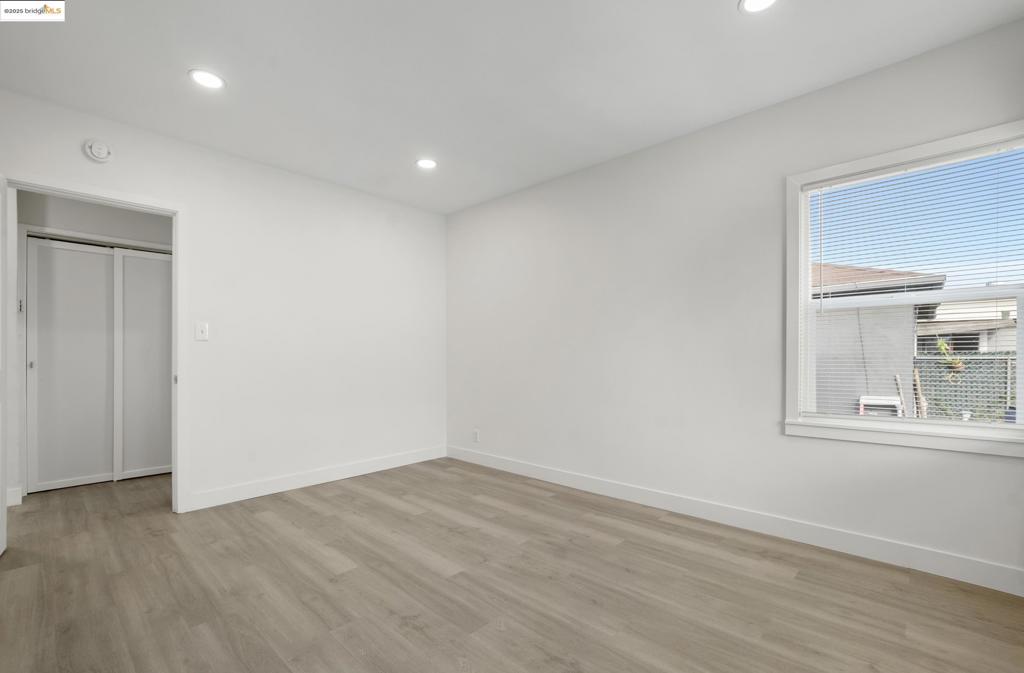 OAKLAND - Residential