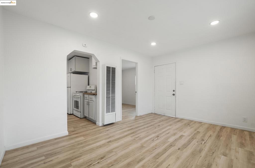 OAKLAND - Residential