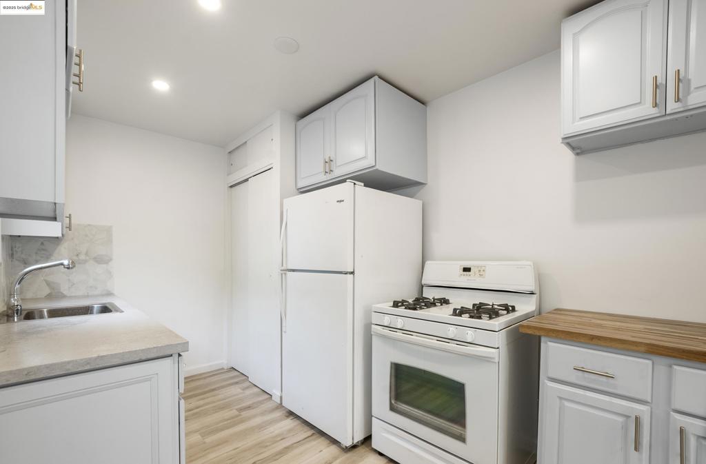 OAKLAND - Residential