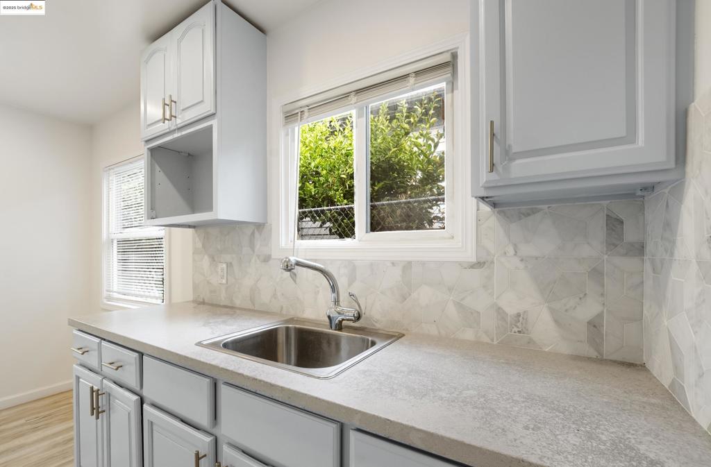 OAKLAND - Residential