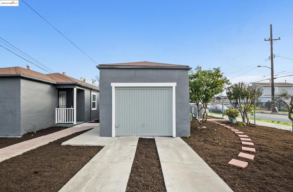 OAKLAND - Residential