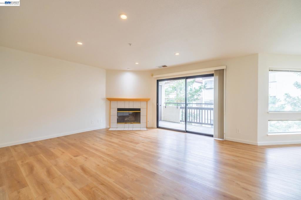 21103 Gary Dr 318A, Castro Valley CA 94546