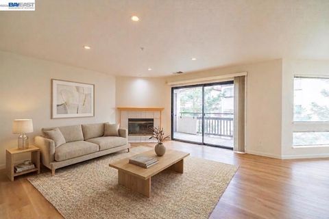 Photo of 21103 Gary Dr #318A, Castro Valley, CA 94546 (MLS # 41128990)