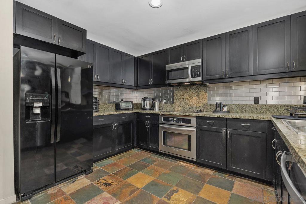 1150 J ST 524