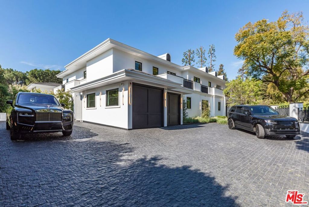 Photo of 927 N Whittier Drive, Beverly Hills, CA 90210 (MLS # 26712523)